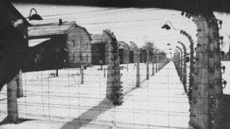 Napis Arbeit Macht Frei skradziony z Auschwitz
